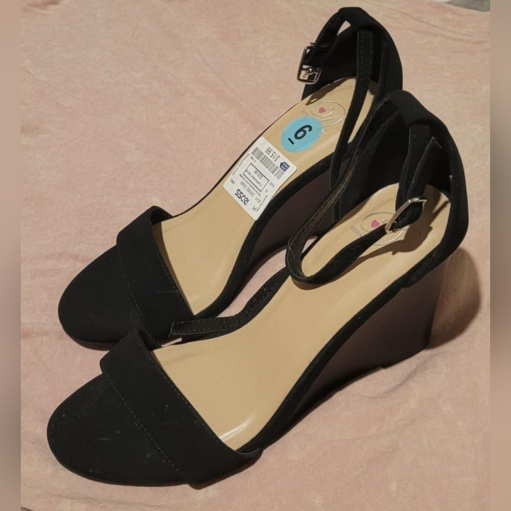 Elegant Black Wedge Sandals